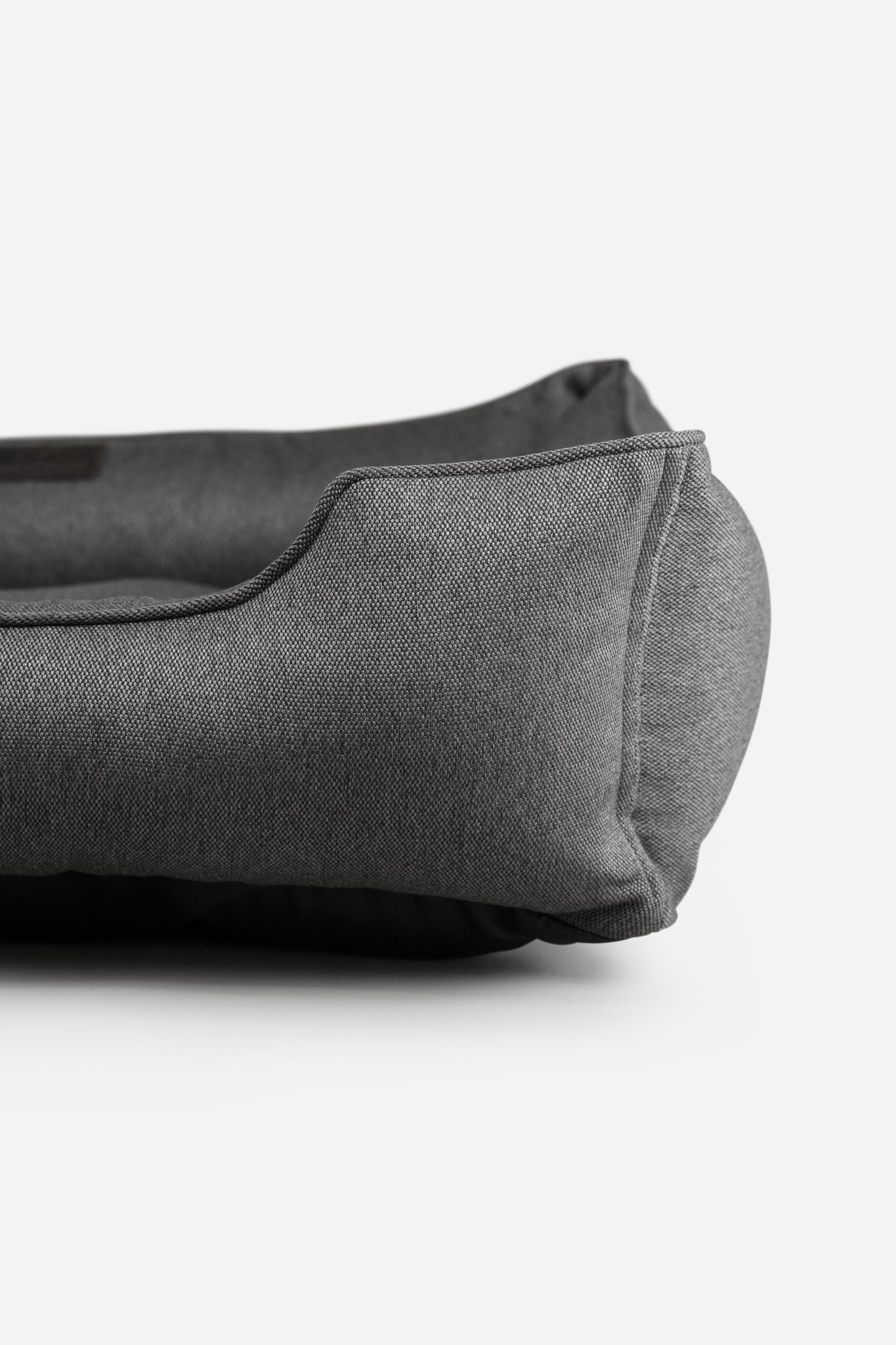 Chester & Lee Cotton Sleeper Dog Bed – Gray