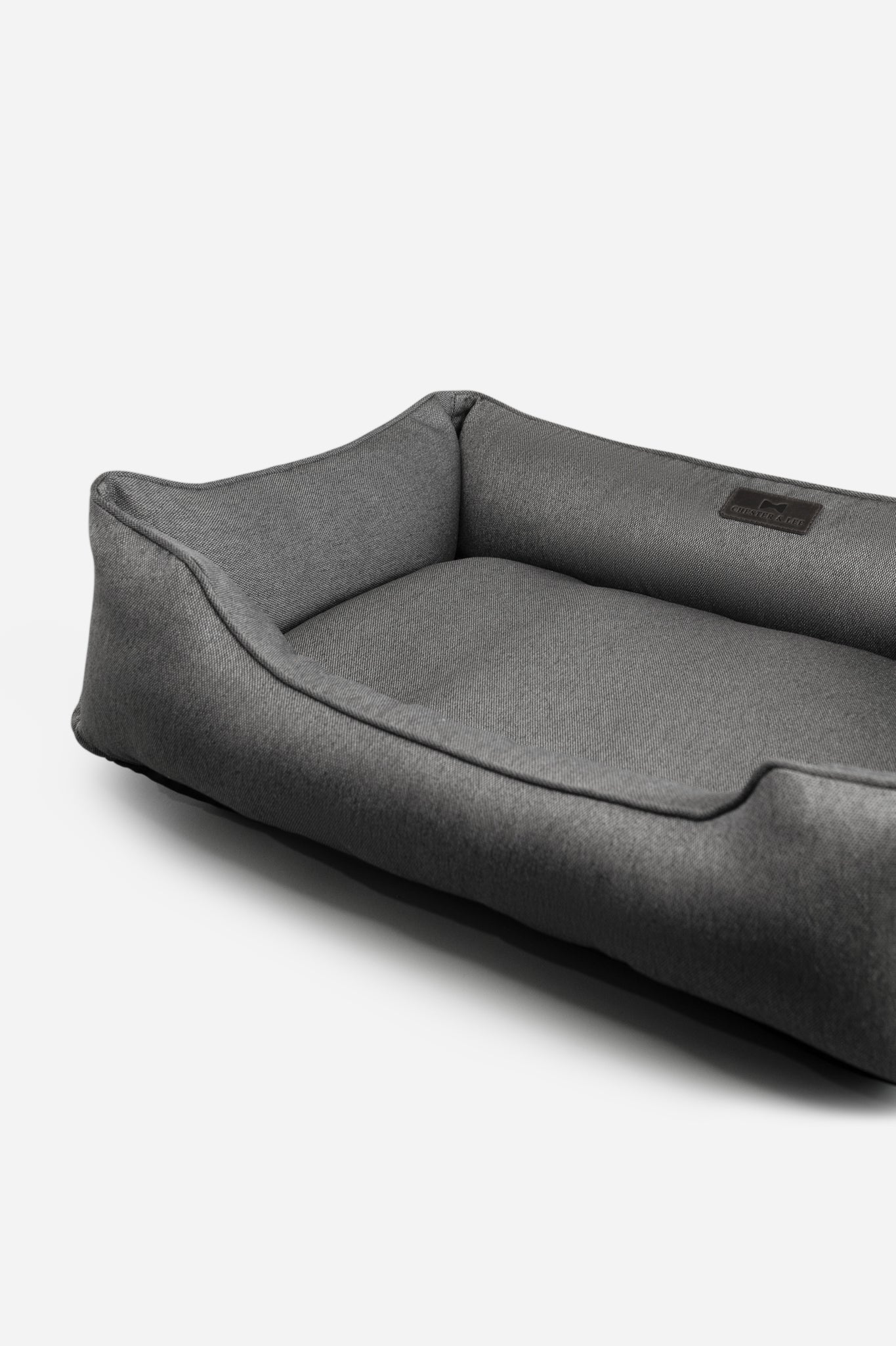 Chester & Lee Cotton Sleeper Dog Bed – Gray